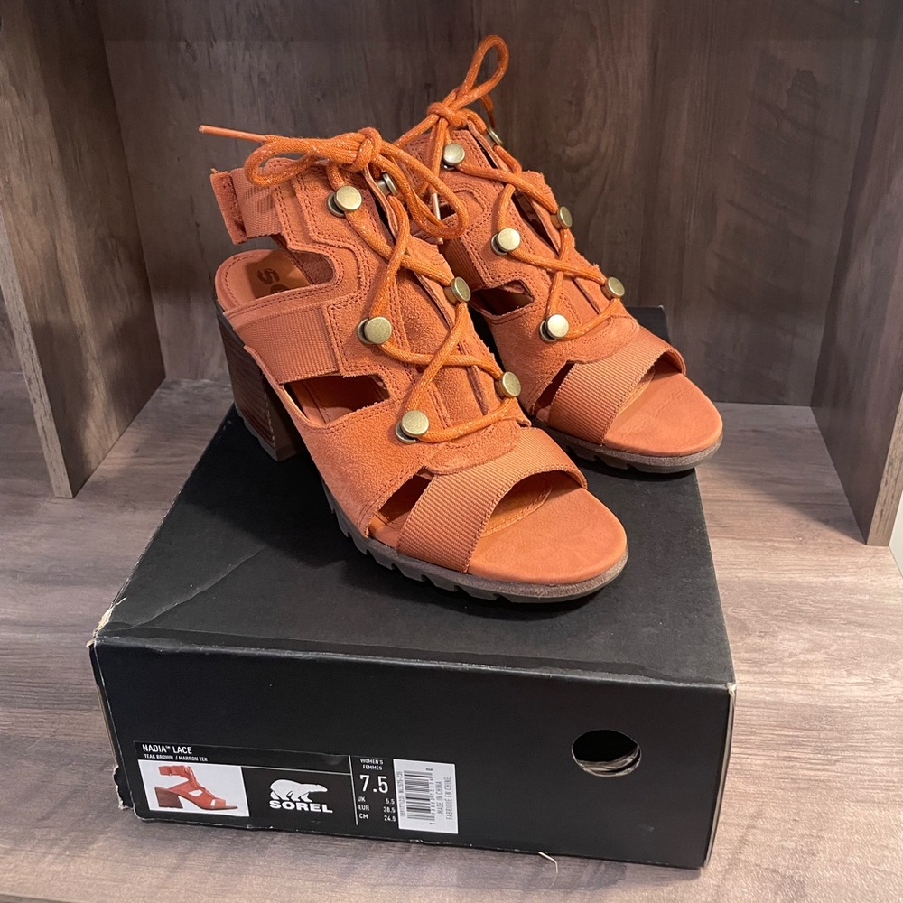 Nadia Lace Sorel Sandal size 7.5 NEW